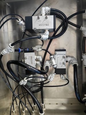 Equipamento de limpeza de câmara dupla para ecrãs, estênceis, ecrãs de borracha, ecrãs microporosos e outras placas de estênceis